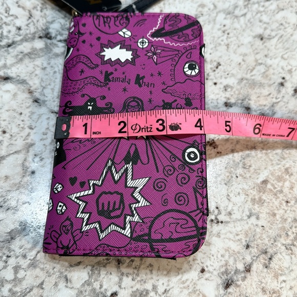 Disney Ms Marvel Folding Phone Case / Wallet. NWT. - Picture 11 of 11